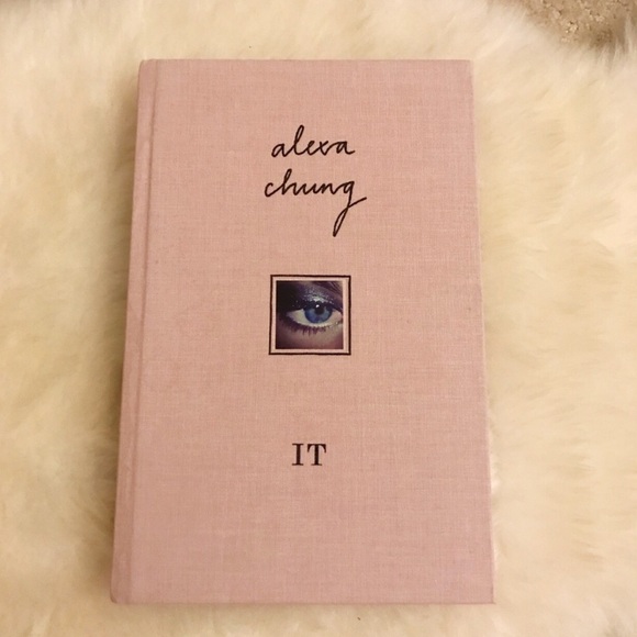 Alexa Chung "It" - Picture 1 of 2